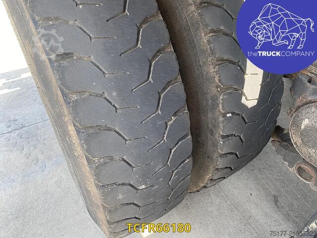 Transportul de containere Renault Kerax 370