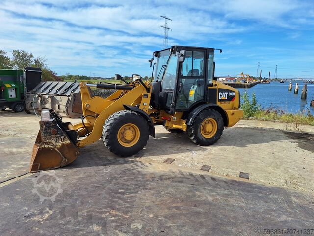 τροχοφόρος φορτωτής Caterpillar 906M