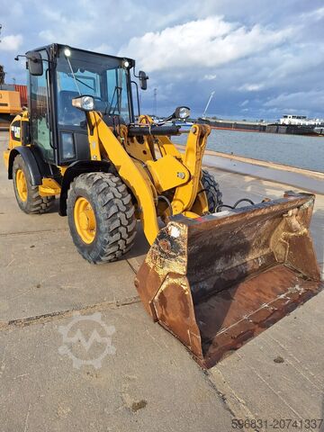 τροχοφόρος φορτωτής Caterpillar 906M