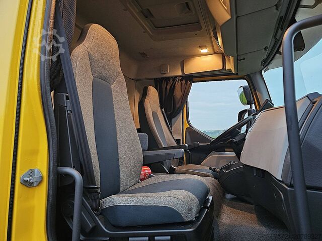 รถตู้ขนส่งรถยนต์ VOLVO FL 210.12