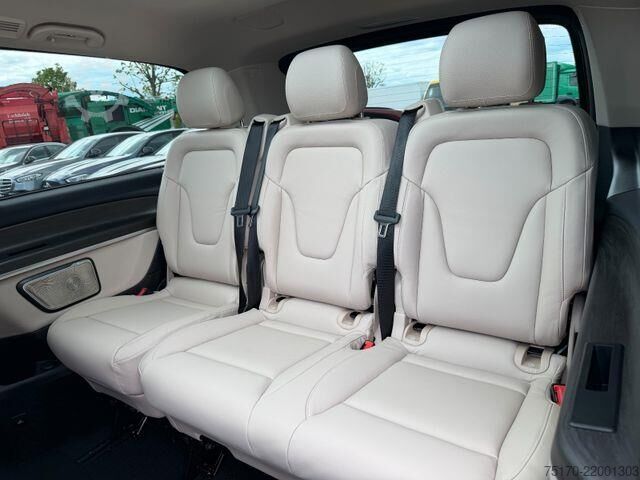 ऊंची छत वाला स्टेशन वैगन Mercedes-Benz V 250 d AVA DISTRONIC AHK 2,5to Stdheiz Panorama