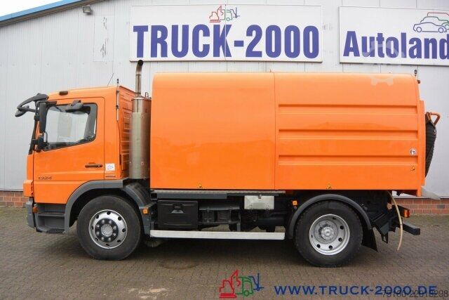 Barredora de calzadas Mercedes-Benz Atego 1324 HSW Explorer 6 Hecksauger Vorsprühen