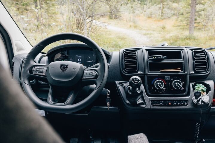 SUNLIGHT CLIFF 600 MINI VAN s WC, nový SUNLIGHT CLIFF 600