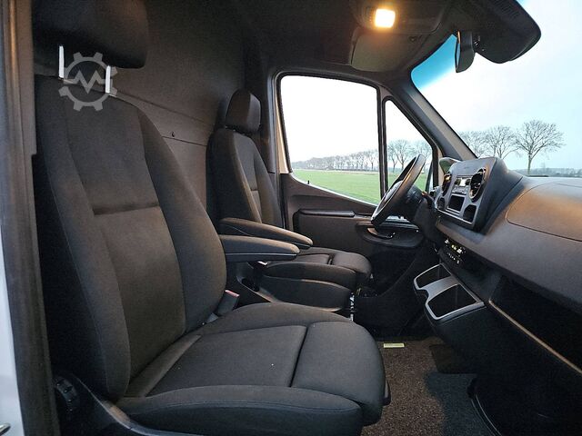 Kufor MERCEDES-BENZ SPRINTER 319 Bakwagen Laadklep V6