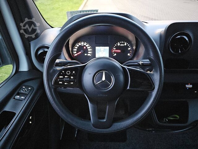 Kufor MERCEDES-BENZ SPRINTER 319 Bakwagen Laadklep V6