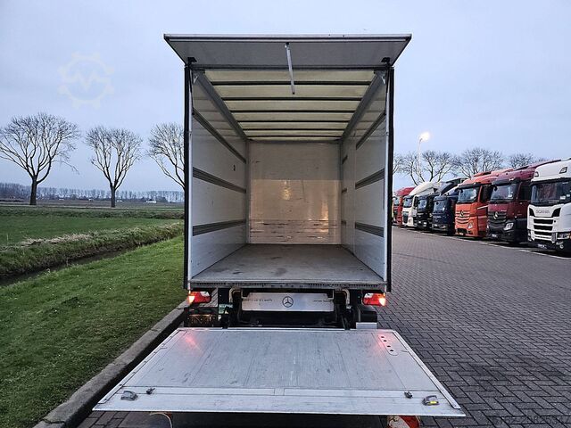 Kufor MERCEDES-BENZ SPRINTER 319 Bakwagen Laadklep V6