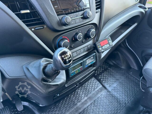 Furgoneta frigorífica IVECO Daily 35S16 Tiefkühlkoffer mit Ladebordwand