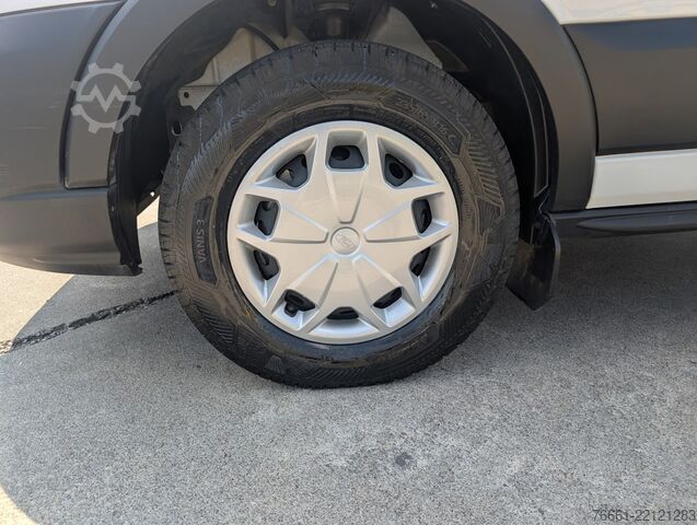 Carrinha de caixa fixa FORD TRANSIT 350 L2 Trend 2.0 130Cv Cab. CASS