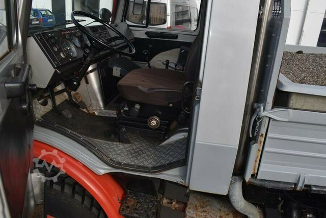 Dragbil MERCEDES-BENZ Unimog 424 / Multicar / Xylon