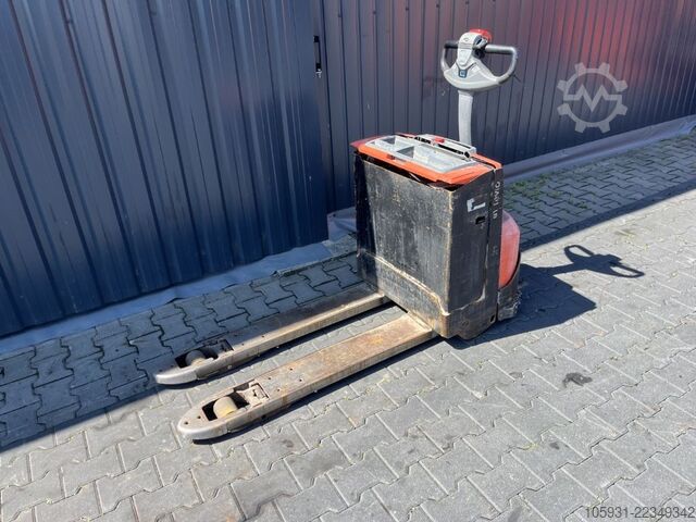 Rankinis palečių vežimėlis BT LWE200