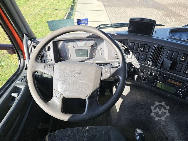 Transporte refrigerado/congelado VOLVO FM 11.330 6X2 FRIGOBL. LIFT