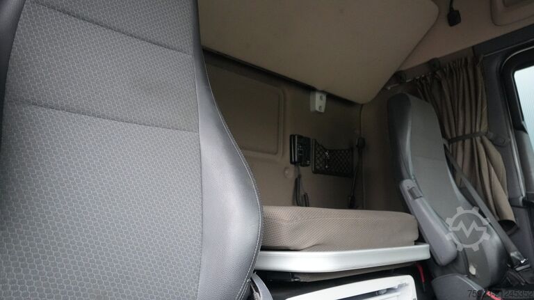 Padrão-SZM Scania R 410 6X2 Highline tractor unit