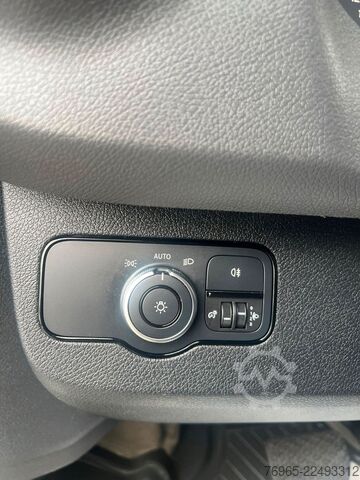 High top van MERCEDES-BENZ Sprinter 215 9G-TR HOCH+LANG KLIMA 3-SITZ KAMERA
