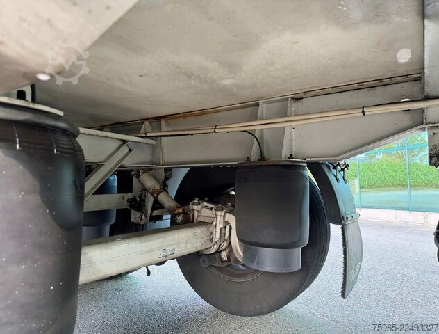 Semirremolque frigorífico Burg O-3-42 VAN BEURDEN AIR CARGO ROLLERBEDS TAI