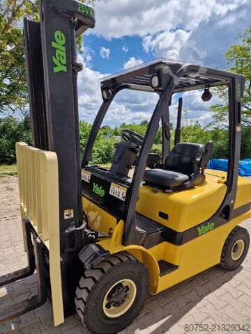 Forklift Yale GDP25VX Diesel Stapler