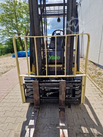 Forklift Yale GDP25VX Diesel Stapler