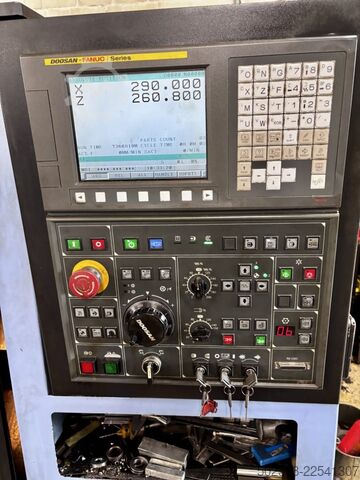 CNC soustruh Doosan Lynx 220B