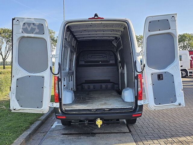 Kõrge katusega universaal MERCEDES-BENZ SPRINTER 311 L2H2 MBUX10  RWD