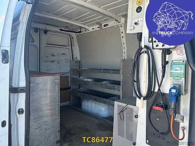 Πλατφόρμα ανύψωσης Renault Master 145.35 klubb