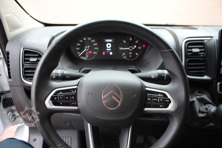 Xe van thùng kín Citroën Jumper Kasten 35 L2H2 BlueHDi 140 Standhzg Kamer