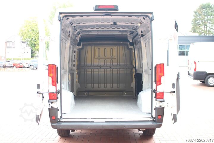 Xe van thùng kín Citroën Jumper Kasten 35 L2H2 BlueHDi 140 Standhzg Kamer