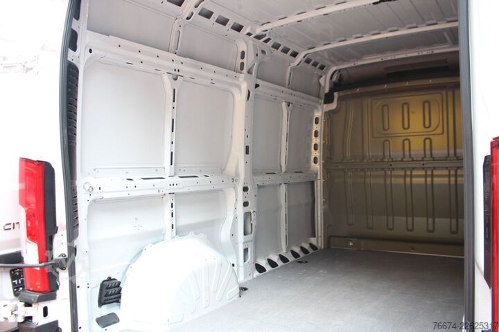 Xe van thùng kín Citroën Jumper Kasten 35 L2H2 BlueHDi 140 Standhzg Kamer