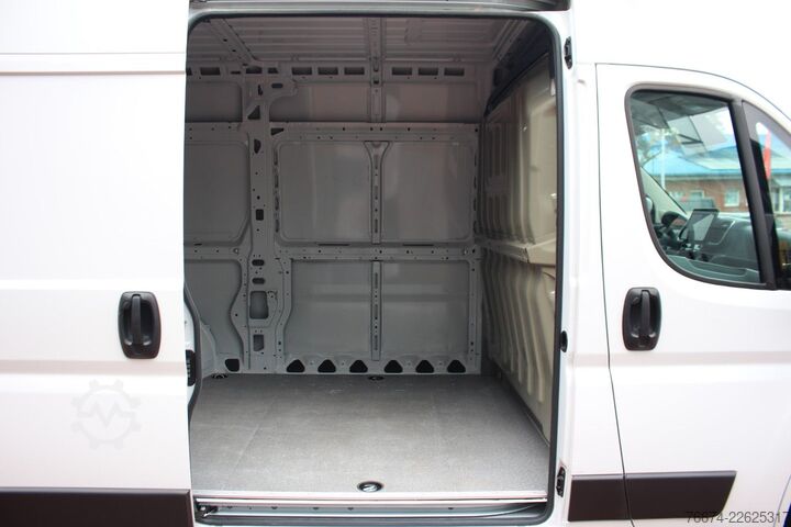 Xe van thùng kín Citroën Jumper Kasten 35 L2H2 BlueHDi 140 Standhzg Kamer
