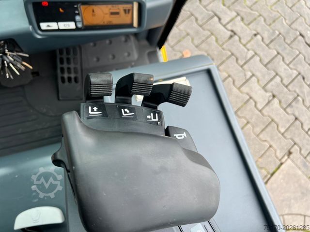 Frontgaffeltruck JUNGHEINRICH EFG 215 / Triplex: 4.25m! / SS / 1.285h / 2021