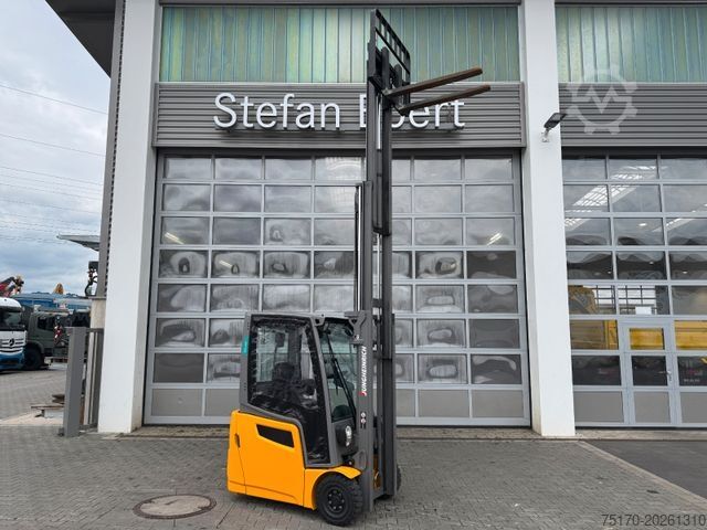 Frontgaffeltruck JUNGHEINRICH EFG 215 / Triplex: 4.25m! / SS / 4.168h / 2024