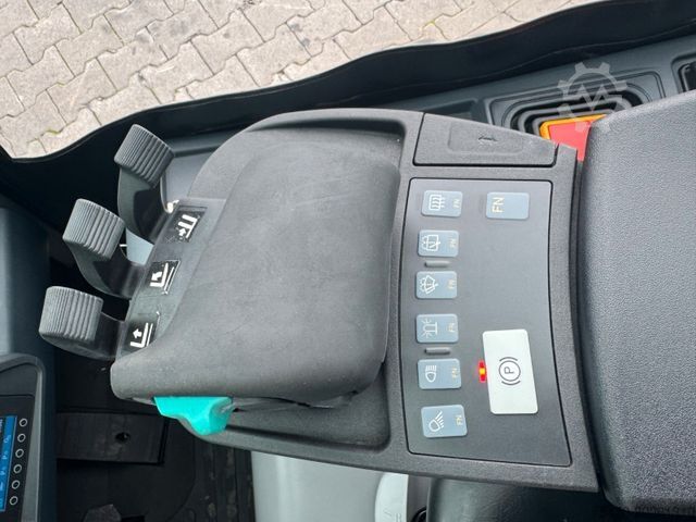Frontgaffeltruck JUNGHEINRICH EFG 215 / Triplex: 4.25m! / SS / 4.168h / 2024