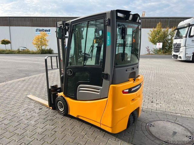 Frontgaffeltruck JUNGHEINRICH EFG 215 / Triplex: 4.25m! / SS /  4.029h