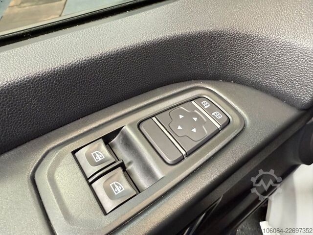 Минибус RENAULT Trafic Kombi L1H1 Life Style 8 Sitze AC LED PDC