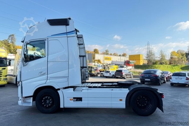 Đầu kéo tiêu chuẩn VOLVO FH-500 Standklima XXL 4x2