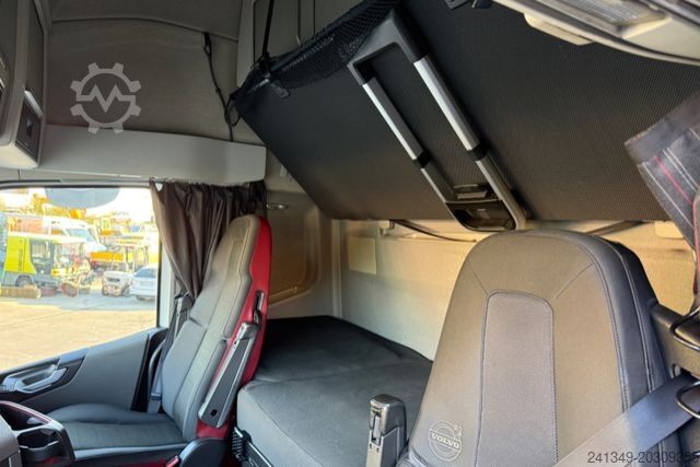 Đầu kéo tiêu chuẩn VOLVO FH-500 Standklima XXL 4x2