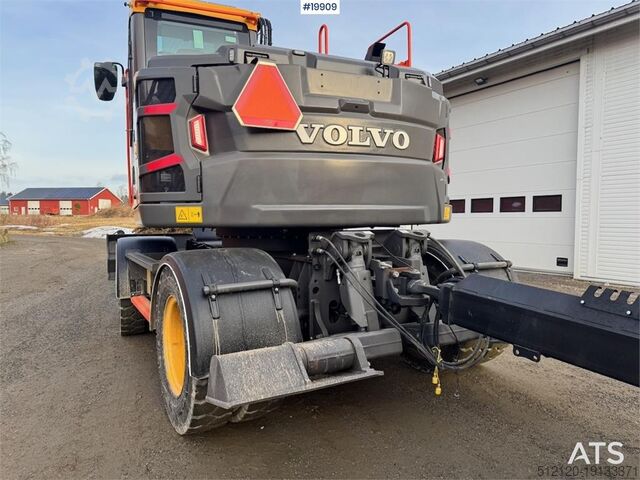 Koparka gąsienicowa Volvo EWR130 Wheel Excavator w/ Rototilt and 2 buckets.