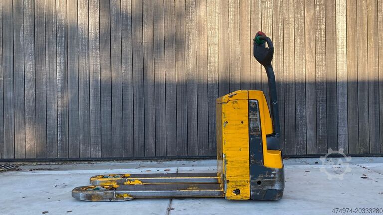 Manual pallet truck pump truck Jungheinrich EJE 116