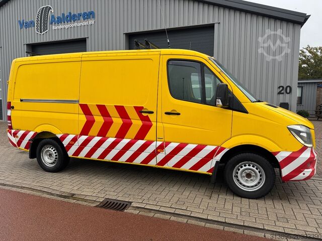 Xe thùng Mercedes-Benz 319 L2/H1 BF3 Begleit-/Convooi-/Begleiding-/Camper