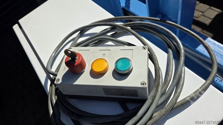 Alimenteur avec dispositif de centrage pour scie multilame. Podajnik Centrownik