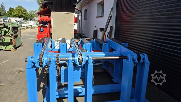 Alimenteur avec dispositif de centrage pour scie multilame. Podajnik Centrownik
