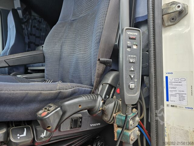 Camião porta-contentores de gancho Volvo FH520 6x4 Multilift SAWO 20T