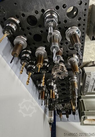 Vertikālais apstrādes centrs FANUC Robodrill α-T21iF / BT30