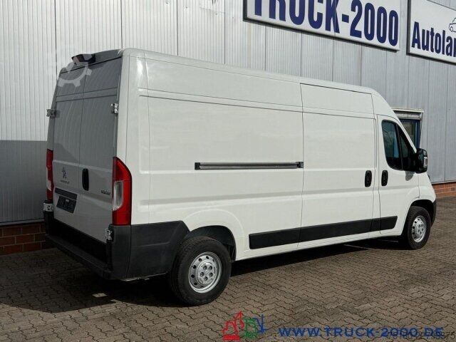 Slēgtais furgons Peugeot Boxer 335 2.2 HDi Premium Hoch+Lang Klima 3Sitze