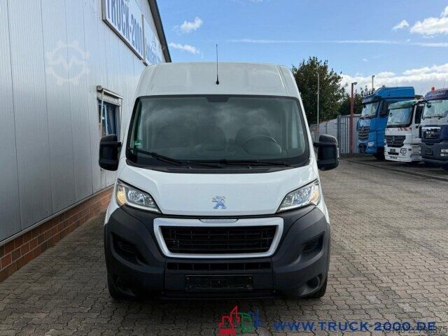 Slēgtais furgons Peugeot Boxer 335 2.2 HDi Premium Hoch+Lang Klima 3Sitze