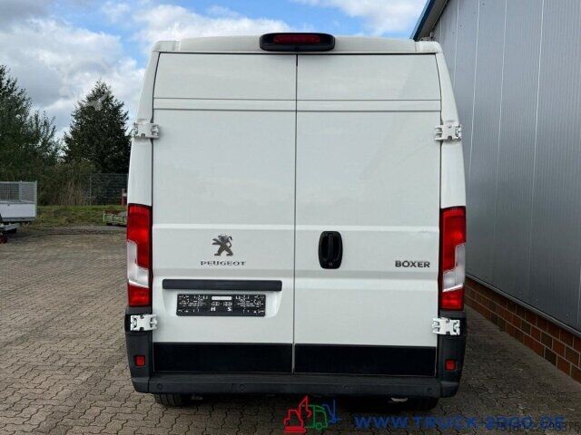 Slēgtais furgons Peugeot Boxer 335 2.2 HDi Premium Hoch+Lang Klima 3Sitze