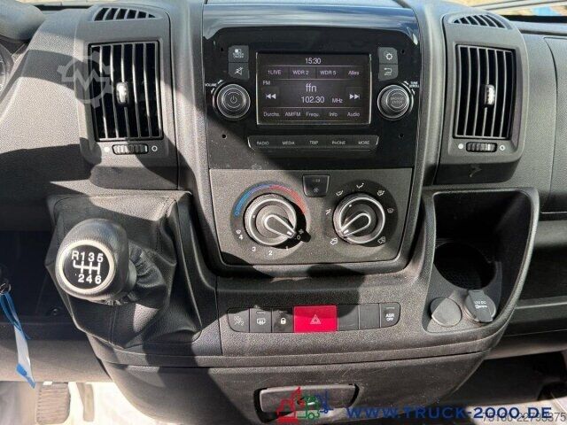 Slēgtais furgons Peugeot Boxer 335 2.2 HDi Premium Hoch+Lang Klima 3Sitze