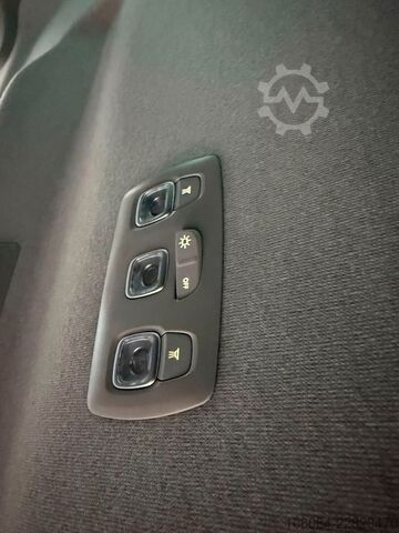 Minibus RENAULT Trafic Kombi L1H1 Life Style 8 Sitze AC LED PDC