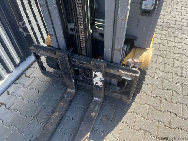 Electric 3-wheel forklift Jungheinrich EFG216