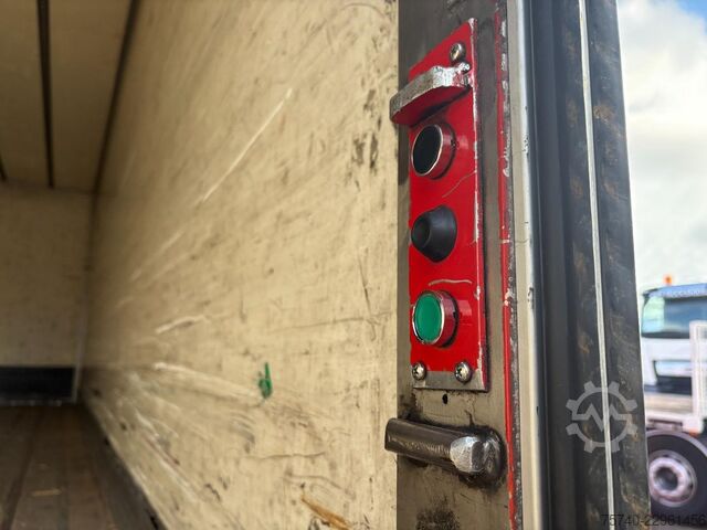 Benne fermée DAF CF 230 + DHOLLANDIA LOADLIFT + 19 TON + BOX 7,4...
