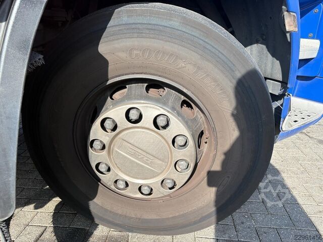 Benne fermée DAF CF 230 + DHOLLANDIA LOADLIFT + 19 TON + BOX 7,4...