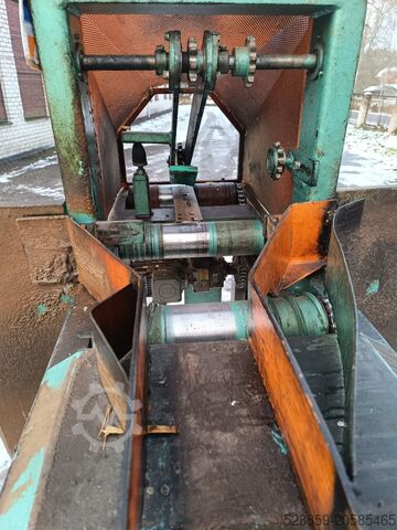 Edger saw with output conveyor  